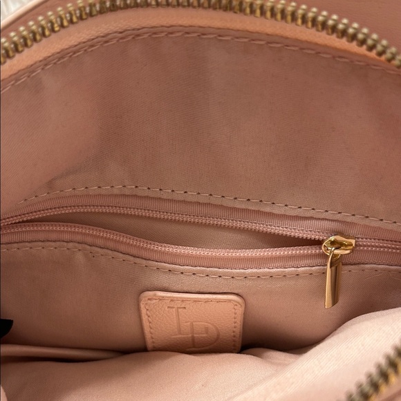 Elegant Pink Tassel Handbag - Picture 2 of 3